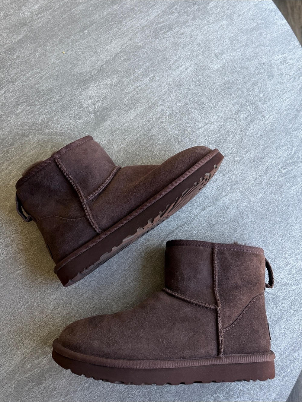 UGG Classic Mini II BROWN boots sz 8 women’s